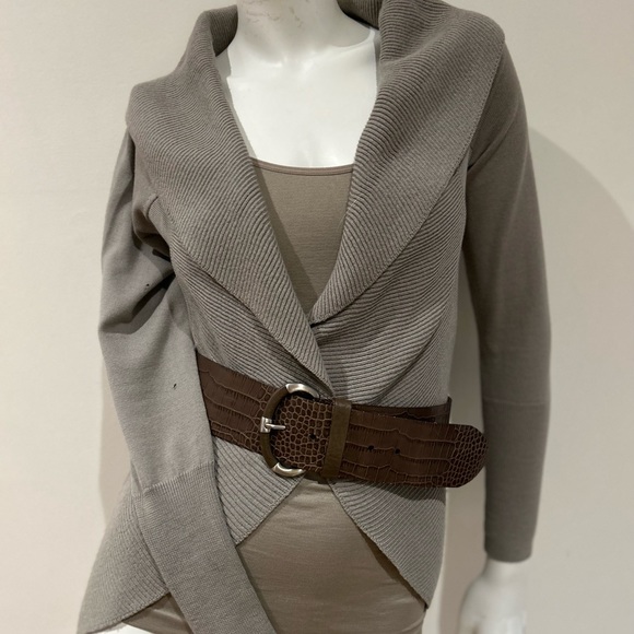 Cami with wrap cardigan and belt from Banana Republic - Picture 4 of 4